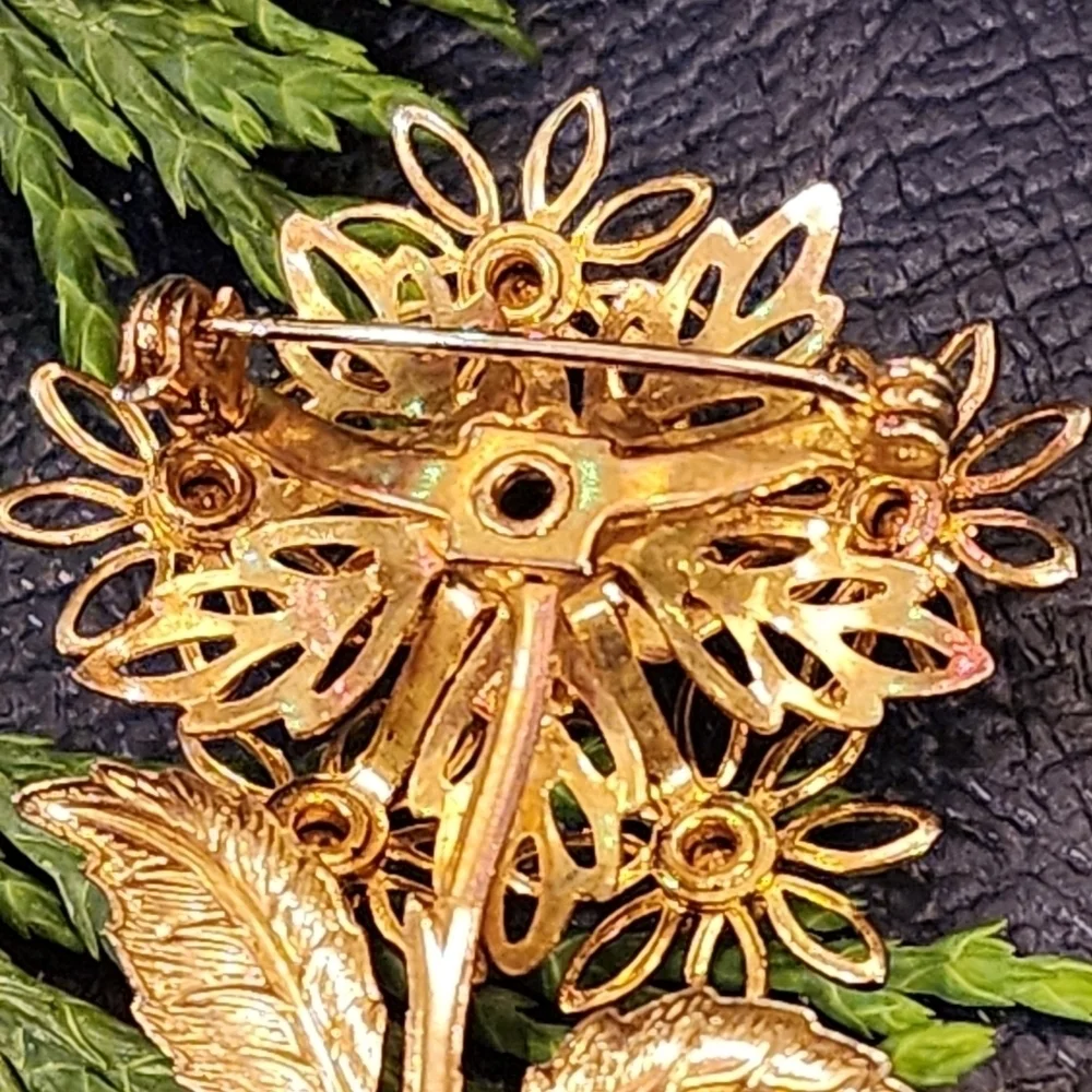 Vtg Estate Brooch Scrolled Brass Filigree Red Rhinestone Oval Floral 2.25